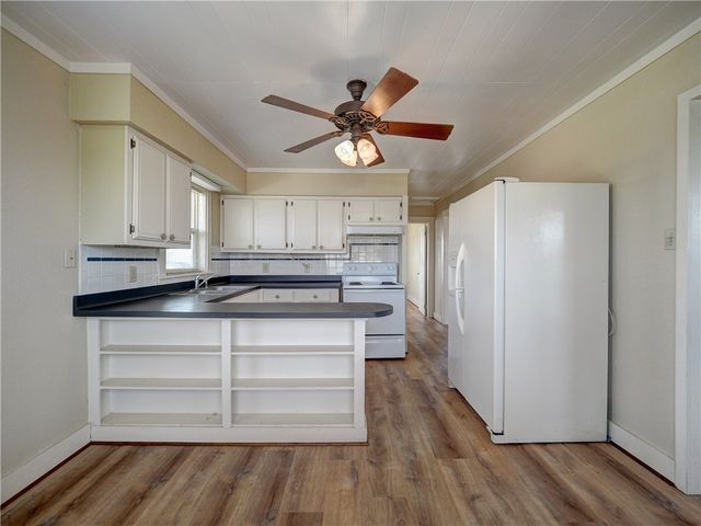 414 E Bayview Blvd, Portland, TX 78374