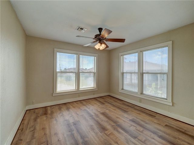 414 E Bayview Blvd, Portland, TX 78374