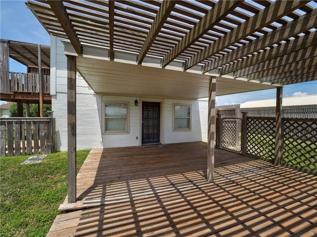 414 E Bayview Blvd, Portland, TX 78374