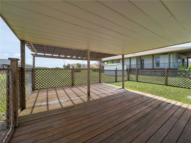 414 E Bayview Blvd, Portland, TX 78374
