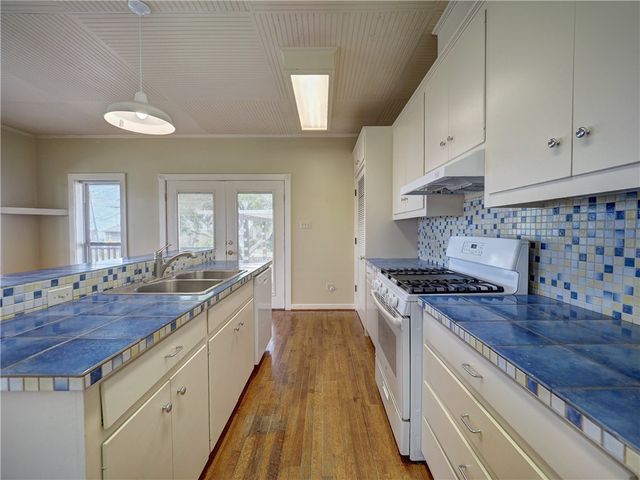414 E Bayview Blvd, Portland, TX 78374