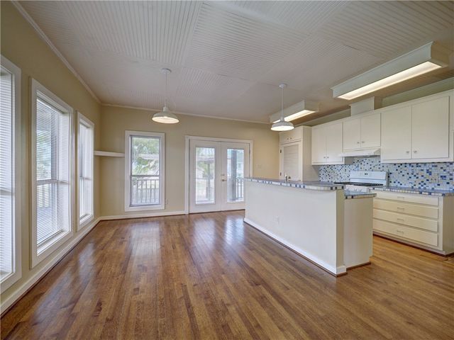 414 E Bayview Blvd, Portland, TX 78374