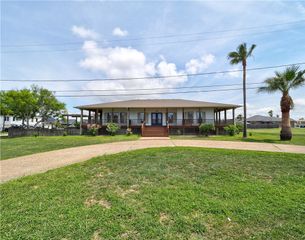 414 E Bayview Blvd, Portland, TX 78374