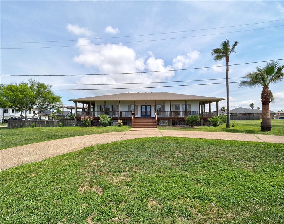 414 E Bayview Blvd, Portland, TX 78374