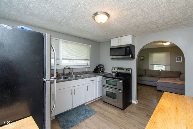 611 N Sycamore Street, Ladoga, IN 47954