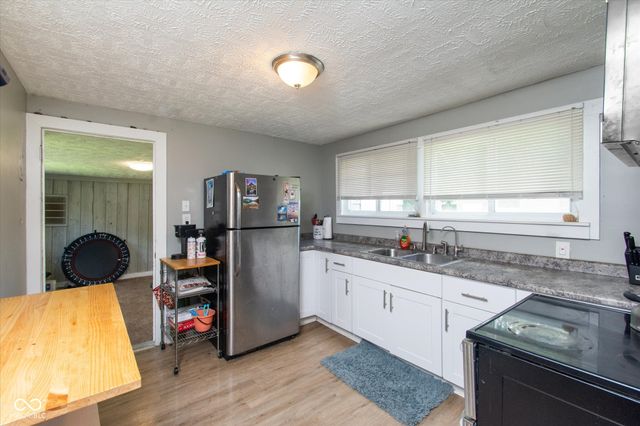 611 N Sycamore Street, Ladoga, IN 47954