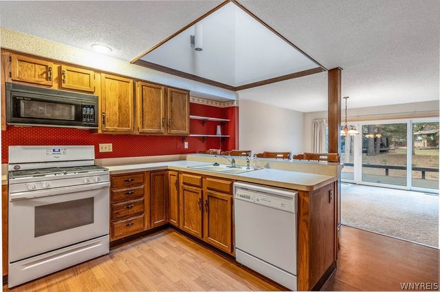 186 Breezewood Common, Amherst, NY 14051