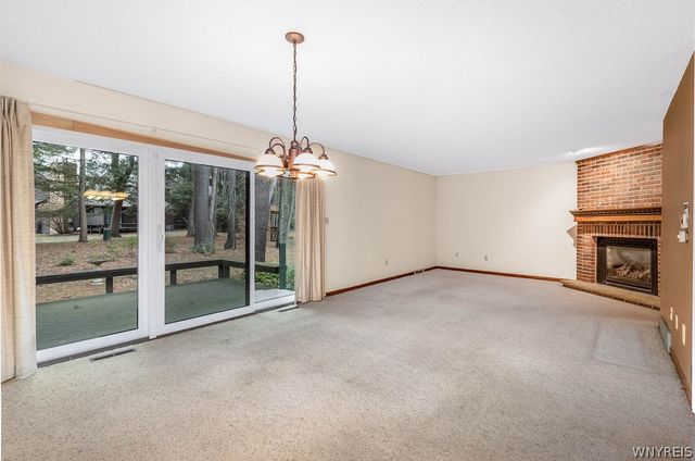 186 Breezewood Common, Amherst, NY 14051