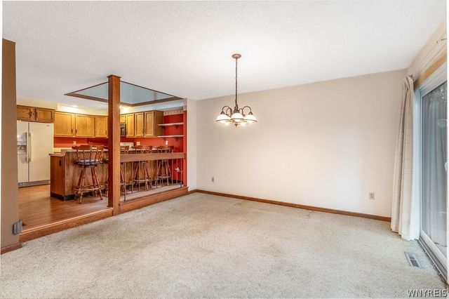 186 Breezewood Common, Amherst, NY 14051