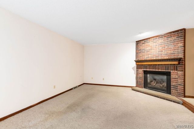 186 Breezewood Common, Amherst, NY 14051