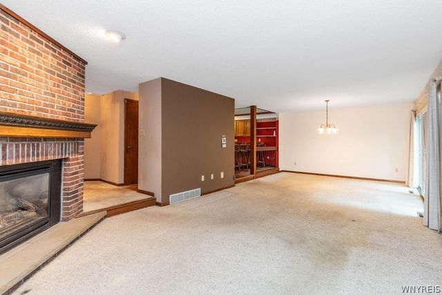 186 Breezewood Common, Amherst, NY 14051