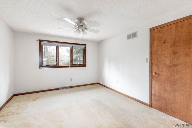 186 Breezewood Common, Amherst, NY 14051