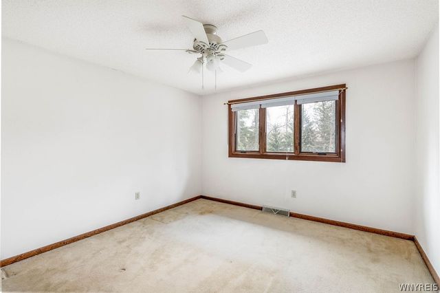 186 Breezewood Common, Amherst, NY 14051