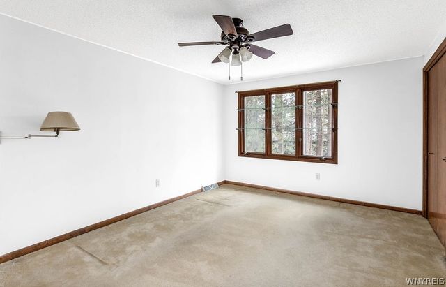 186 Breezewood Common, Amherst, NY 14051