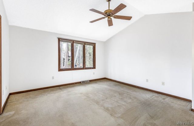 186 Breezewood Common, Amherst, NY 14051