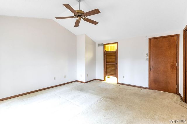 186 Breezewood Common, Amherst, NY 14051