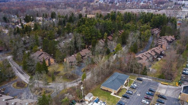 186 Breezewood Common, Amherst, NY 14051