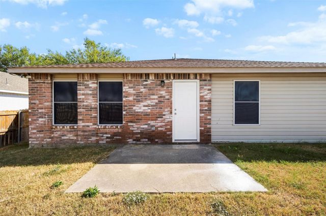 6023 Guilia Drive, Grand Prairie, TX 75052