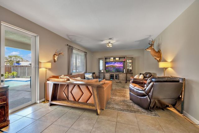 2152 NW 16th Ter, Homestead, FL 33030