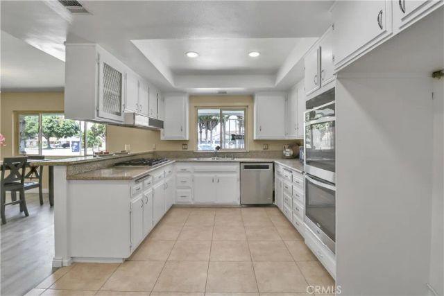 2550 W Rowland Avenue, Anaheim, CA 92804