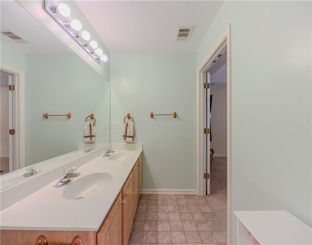 2374 Laurelfield Drive, Grayson, GA 30017