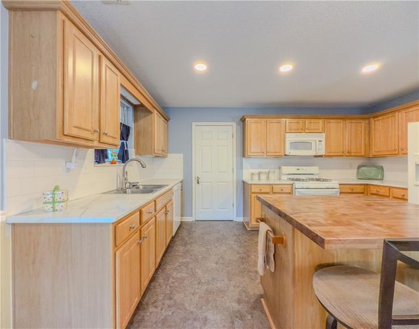 2374 Laurelfield Drive, Grayson, GA 30017