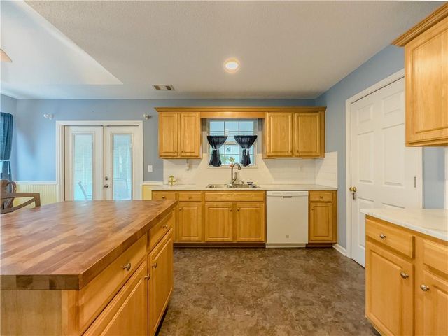 2374 Laurelfield Drive, Grayson, GA 30017