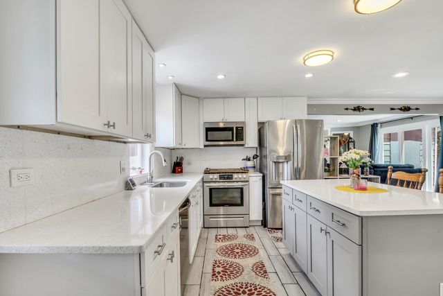 1316 N Park Drive, Round Lake Beach, IL 60073