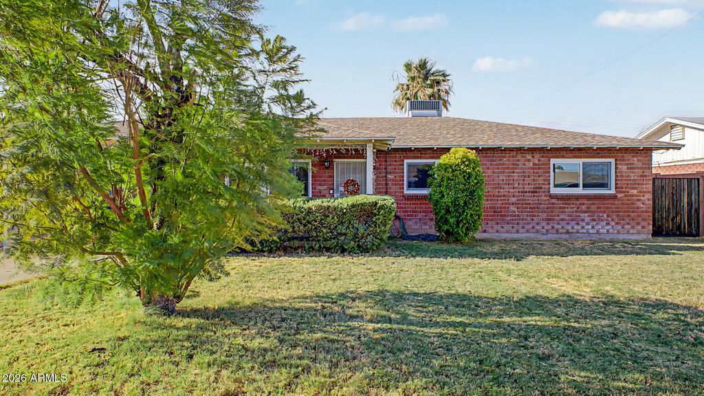 4250 W KEIM Drive, Phoenix, AZ 85019 — photo 2
