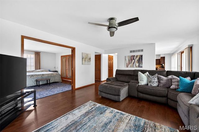 4025 Barington Court, Florissant, MO 63034