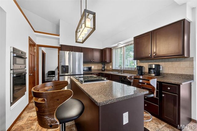 4025 Barington Court, Florissant, MO 63034