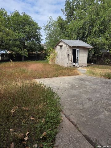 901 E Dullnig Ct, San Antonio, TX 78223