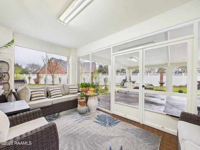 103 Riviera Court, Broussard, LA 70518