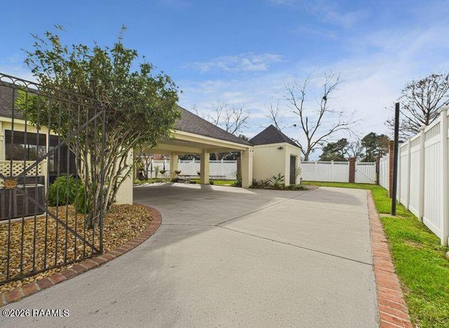 103 Riviera Court, Broussard, LA 70518