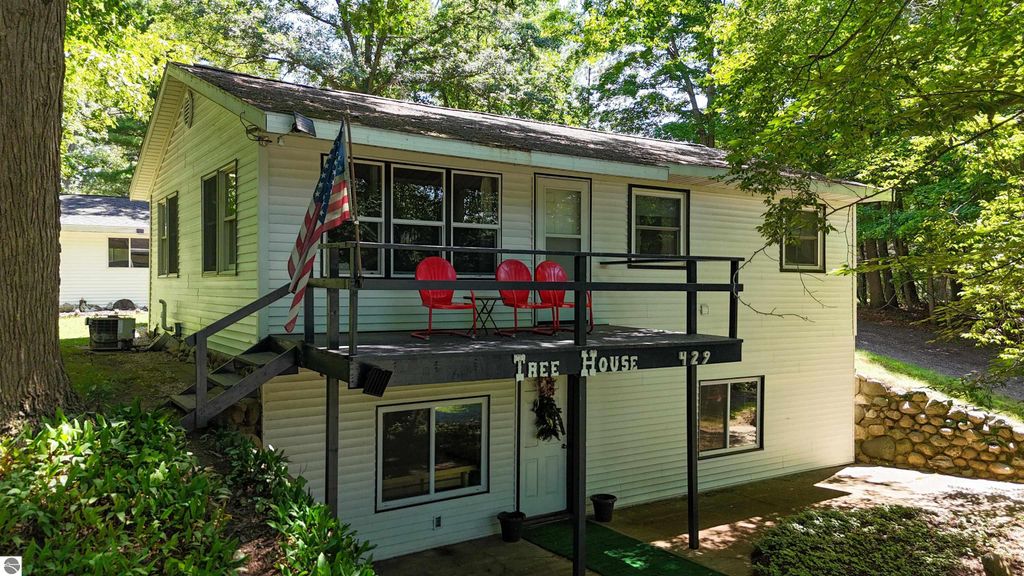Image 1 of property listing at 429 S Geneva Road, Shepherd, MI 48883