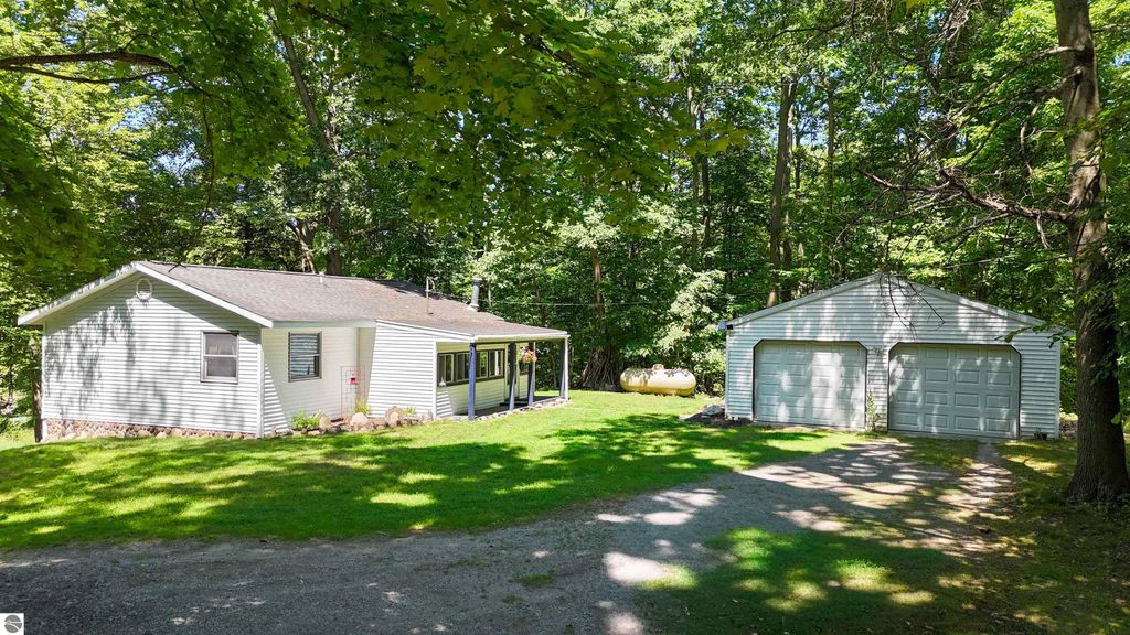 Image 2 of property listing at 429 S Geneva Road, Shepherd, MI 48883
