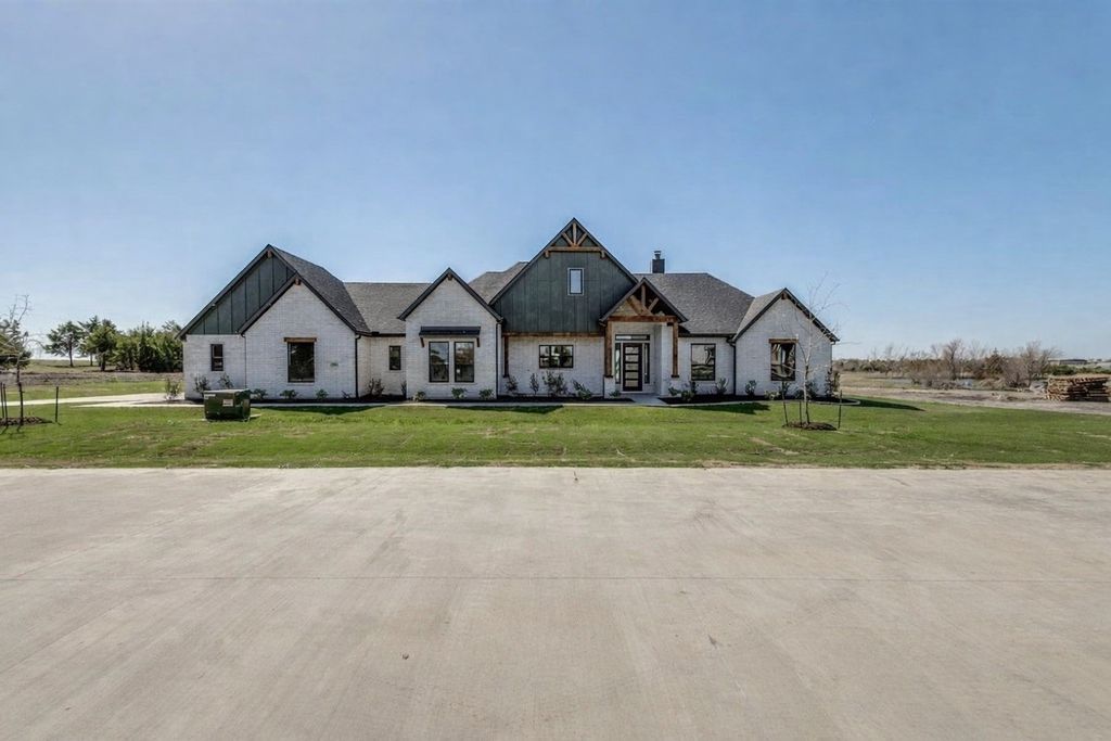 820 Evergreen Way, Nevada, TX 75173