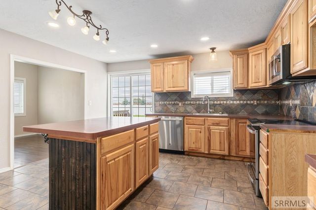 1222 W 90 S, Blackfoot, ID 83221