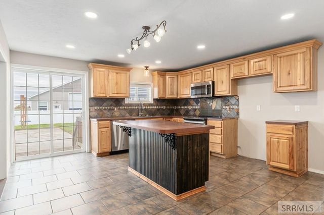 1222 W 90 S, Blackfoot, ID 83221