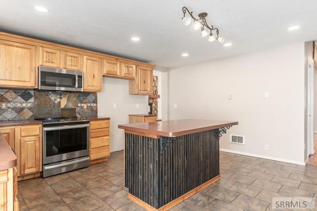 1222 W 90 S, Blackfoot, ID 83221