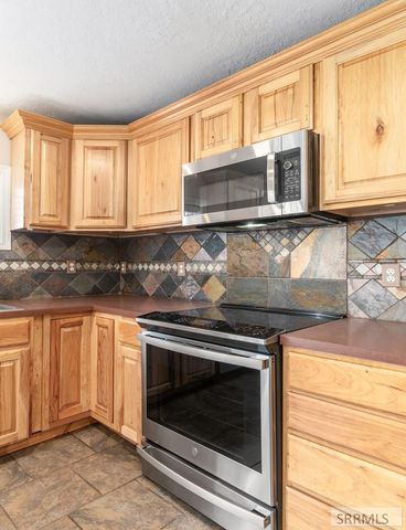 1222 W 90 S, Blackfoot, ID 83221