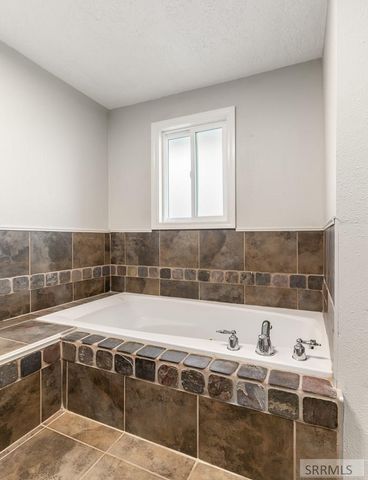 1222 W 90 S, Blackfoot, ID 83221