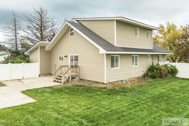 1222 W 90 S, Blackfoot, ID 83221