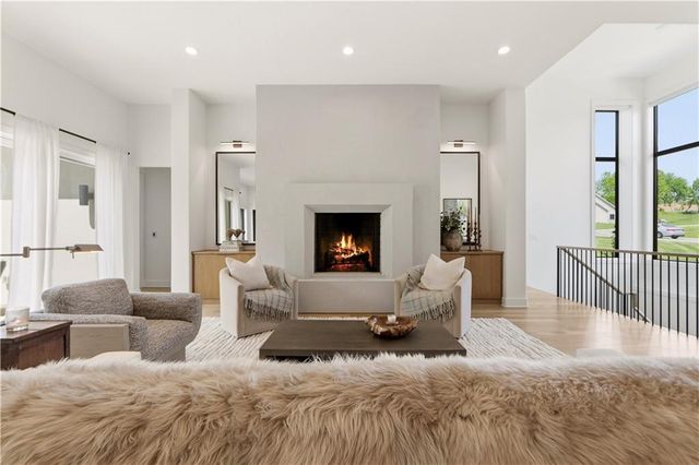 7300 NW Pampas Lane, Parkville, MO 64152