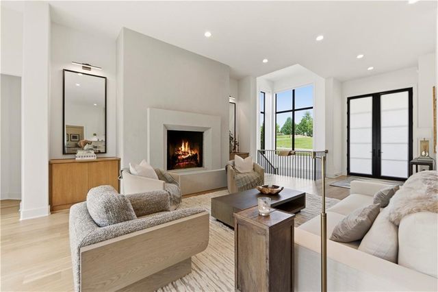 7300 NW Pampas Lane, Parkville, MO 64152