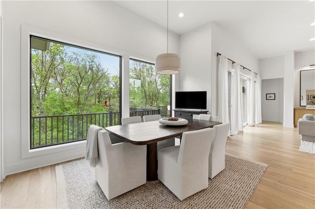 7300 NW Pampas Lane, Parkville, MO 64152