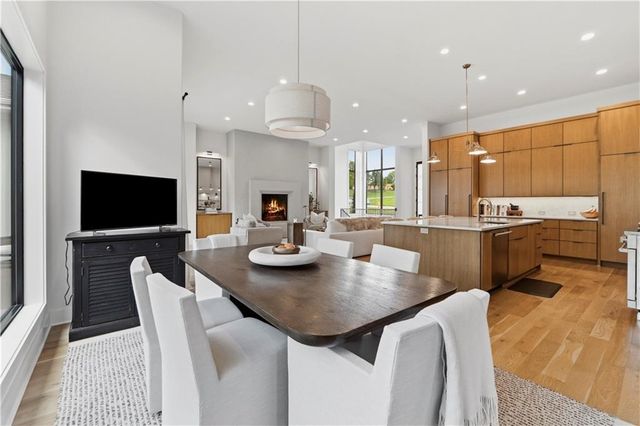 7300 NW Pampas Lane, Parkville, MO 64152