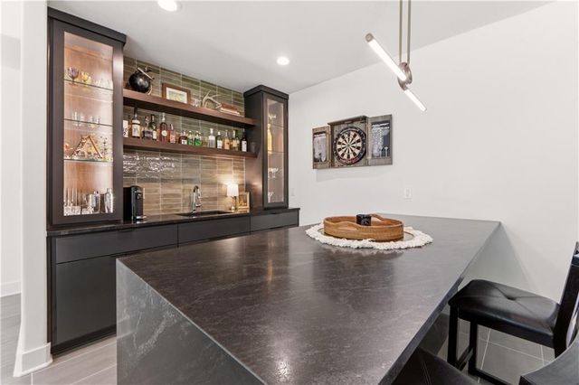 7300 NW Pampas Lane, Parkville, MO 64152