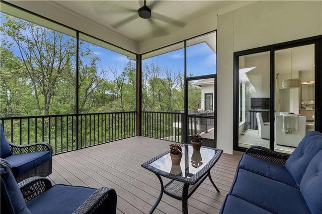 7300 NW Pampas Lane, Parkville, MO 64152