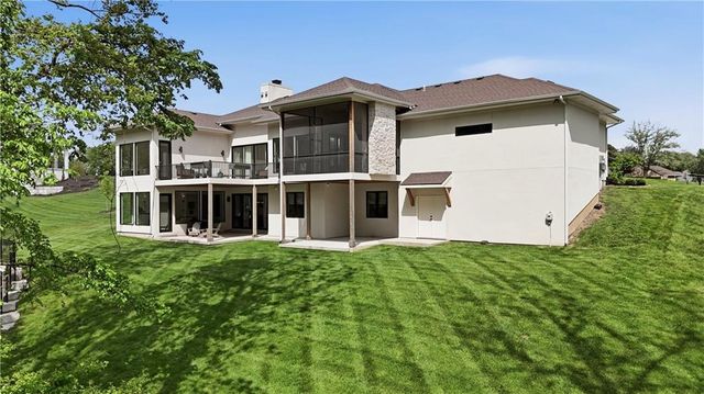 7300 NW Pampas Lane, Parkville, MO 64152
